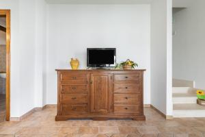A television and/or entertainment centre at Girasole
