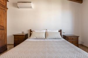 A bed or beds in a room at Girasole