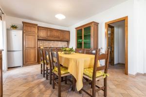 A kitchen or kitchenette at Girasole