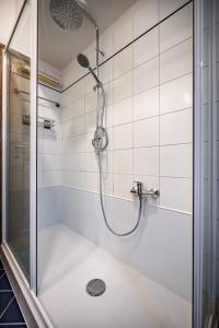 a shower with a glass door in a bathroom at YID VELLUTINI in Florence