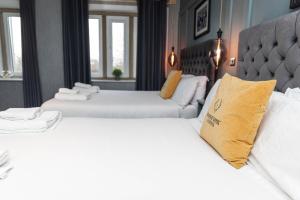 Postel nebo postele na pokoji v ubytování Phoenix Hotel Liverpool