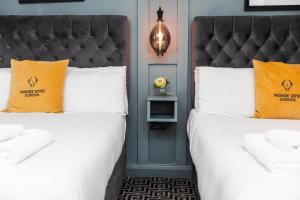 Postel nebo postele na pokoji v ubytování Phoenix Hotel Liverpool