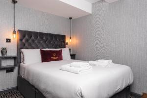 Postel nebo postele na pokoji v ubytování Phoenix Hotel Liverpool