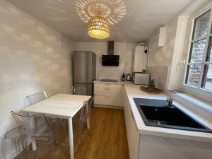 Kuchyňa alebo kuchynka v ubytovaní Nouveau! La p tite maison sur le port, Maison de pêcheurs, rénovée