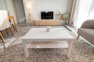 Televízia a/alebo spoločenská miestnosť v ubytovaní Puerto Banus Paradise 4 dormitorios Dama de Noche