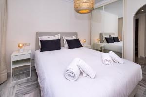Posteľ alebo postele v izbe v ubytovaní Puerto Banus Paradise 4 dormitorios Dama de Noche