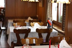 Posezení v ubytování Hotel Restaurant Koi-Gartenteich