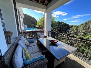 En balkon eller terrasse på Casa do Ananas, cliff-top/ocean-front villa, Pico