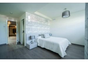 A bed or beds in a room at El Higuerón con Vistas al Mar