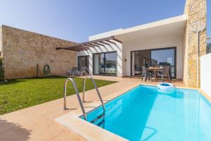 Πισίνα στο ή κοντά στο Villa Alcione