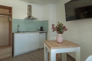 A kitchen or kitchenette at A&M CAVA