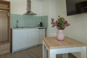 A kitchen or kitchenette at A&M CAVA