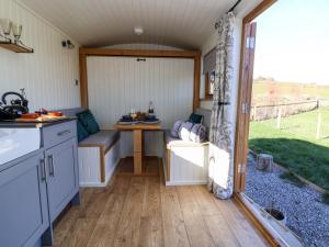 a kitchen and living room in a tiny house at Cariad Bach in Rhyl