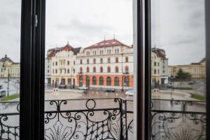 オラデアにあるApartamente La Teatru Orientの窓からの街の景色