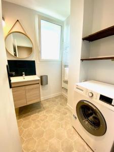 a bathroom with a washing machine and a sink at Amateru - SILS in Caen