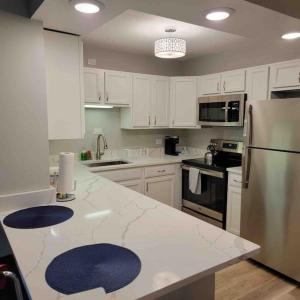 Köök või kööginurk majutusasutuses Affordable One Bedroom Rockford