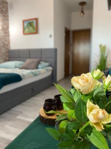 Łóżko lub łóżka w pokoju w obiekcie Hotel Restauracja U Guta