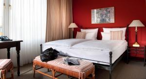 Katil atau katil-katil dalam bilik di Hotel Elbflorenz Dresden