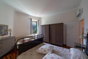 a bedroom with a bed and a window at Donna Carmela Apartment in Scala