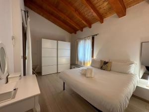 Un pat sau paturi într-o cameră la NG Guest House il RIS +57 fotografii