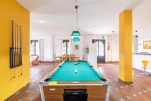 a pool table in the middle of a room at Cerro de Hijar in Tolox