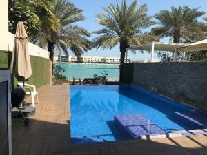 Amwaj IslandPrivate pool with Beachfront access Villa的相册照片