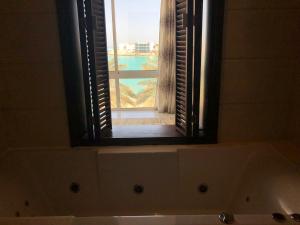 Amwaj IslandPrivate pool with Beachfront access Villa的相册照片