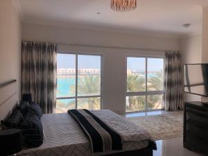 Amwaj IslandPrivate pool with Beachfront access Villa的相册照片