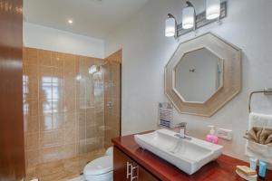 Villa Sea Lux tesisinde bir banyo