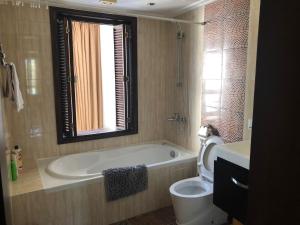 Amwaj IslandPrivate pool with Beachfront access Villa的相册照片
