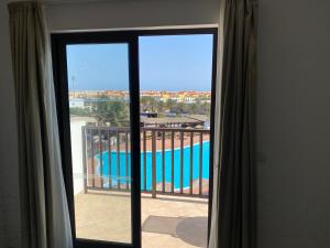 una ventana con vistas a la piscina en Apartments at Melia Beach Resort & Spa, en Santa Maria