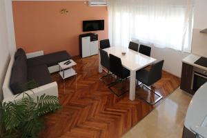 a living room with a white table and chairs at Voshta 2 bedroom apartment in Zadar