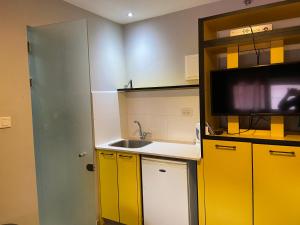 Kuchyň nebo kuchyňský kout v ubytování Amdar Hostel