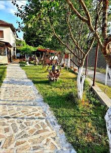 A garden outside Guest House By The River