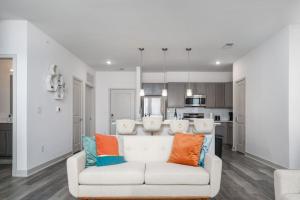 Η κουζίνα ή μικρή κουζίνα στο Your Lovely 2BD Whitestown