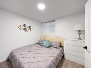a bedroom with a bed and a dresser and a window at New 1 bed, 1 bath king suite 3 min from beach in Surrey