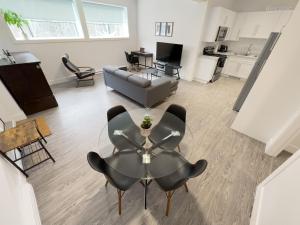 a living room with a couch and a table at New 1 bed, 1 bath king suite 3 min from beach in Surrey