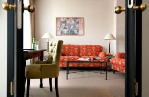 Ruang duduk di Hotel Elbflorenz Dresden