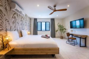 Postel nebo postele na pokoji v ubytování Coral Estate Ocean View Apartments + 40 fotografií