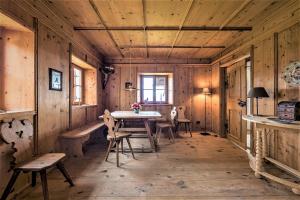 TV a/nebo společenská místnost v ubytování Chalet Sophie