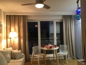 Część wypoczynkowa w obiekcie Apartament Marine Holiday Elbląg - winda -Parking w HALI GARAŻOWEJ -GRATIS -Business stays