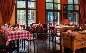 Restoran atau tempat lain untuk makan di Hotel Elbflorenz Dresden