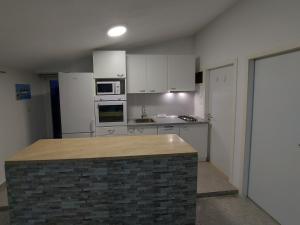 Kuchyň nebo kuchyňský kout v ubytování Apartman Ana