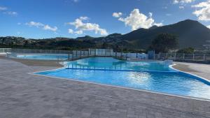 Bazén v ubytování Rêves de Tropiques - Grands studios avec piscine vue océan accès plage direct nebo v jeho okolí