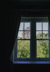 a window with a view of the tower of london at 40 Winks Hospitality in Durham