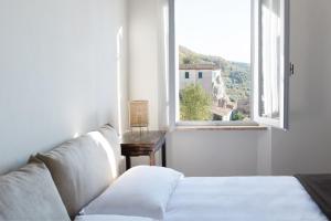 Postel nebo postele na pokoji v ubytování Albergo La Pietra