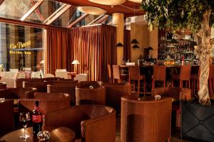 Restoran atau tempat lain untuk makan di Hotel Elbflorenz Dresden
