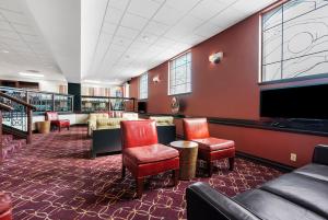 a lobby with red chairs and a waiting room at Thousand Hills Resort Hotel in Branson