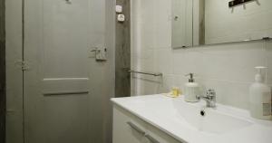 Et badeværelse på Casa do Recanto - Loft vista rio + 15 billeder