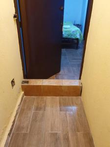 a hallway with a door and a wooden floor at ESTUDIO EL ANGEL. in Santa Cruz Huatulco